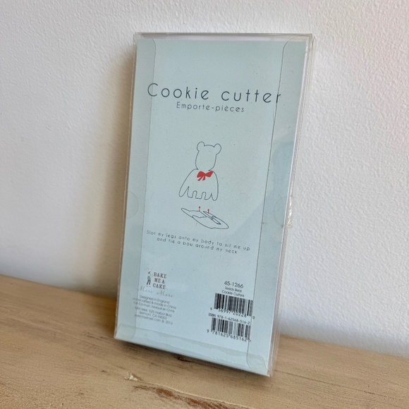 Meri Meri Bake Me A Cake Teddy Bear Cookie Cutter Set with Ribbon - Picture 2 of 4